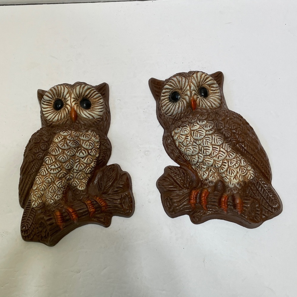 VINTAGE SET OF TWO RESIN OWL WALL HANGINGS